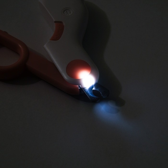 Когтерез - ножницы для животных с LED фонарём, розовый Когтерез - ножницы для животных с LED фонарём, розовый