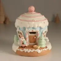 Фигурка светящаяся полистоун &laquo;Пряничный домик-кекс, с дедом Морозом&raquo;, зефирный, 12&times;12&times;14 см