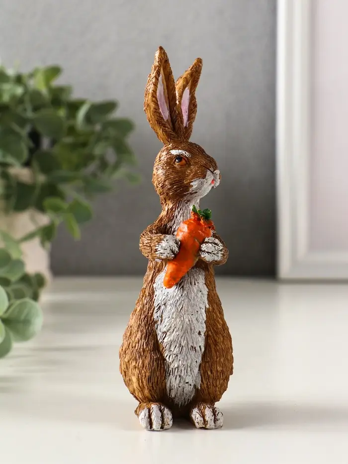 Сувенир полистоун "Кролик с морковью" 4,7х5х15 см Сувенир полистоун "Кролик с морковью" 4,7х5х15 см