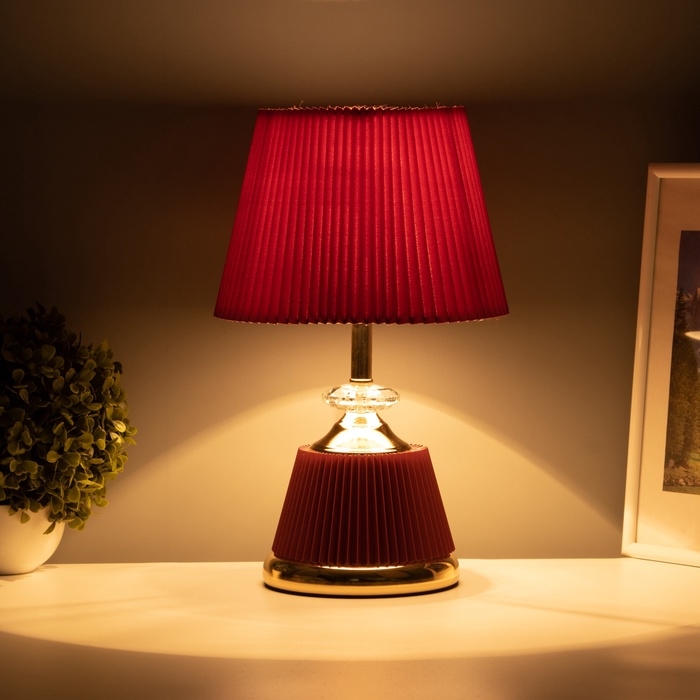Лампа настольная Лампа настольная "Клаудия" 1х40Вт Е27+LED подсветка основания бордовый/золото 15х15х32,5см 1068333