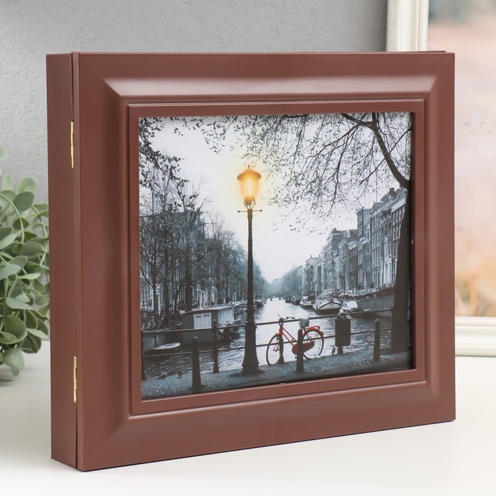 Ключница закрытая  Ключница закрытая "Амстердам" 26,5х31,5 см Орех