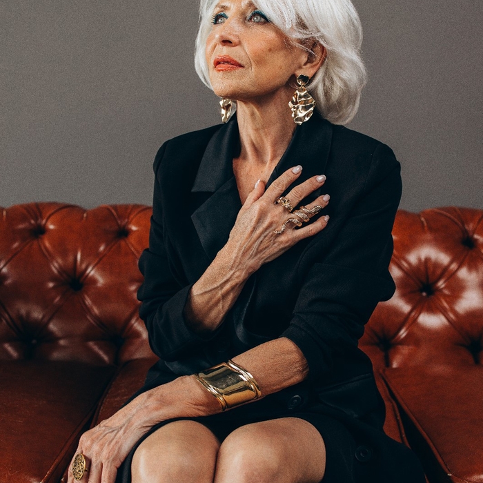 Браслет металл «Манжета» изгиб с полосой, цвет золото