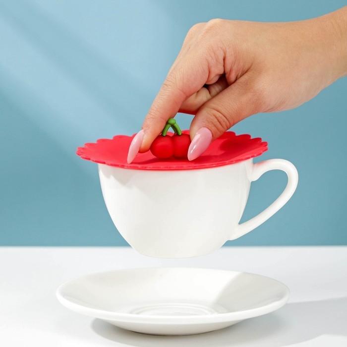 Крышка - непроливайка силиконовая Доляна «Вишенка», d=11 см, цвет красный Крышка - непроливайка силиконовая Доляна «Вишенка», d=11 см, цвет красный