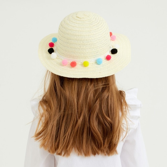 Шляпа с бомбошками для девочки MINAKU, размер 50, цвет белый Шляпа с бомбошками для девочки MINAKU, размер 50, цвет белый