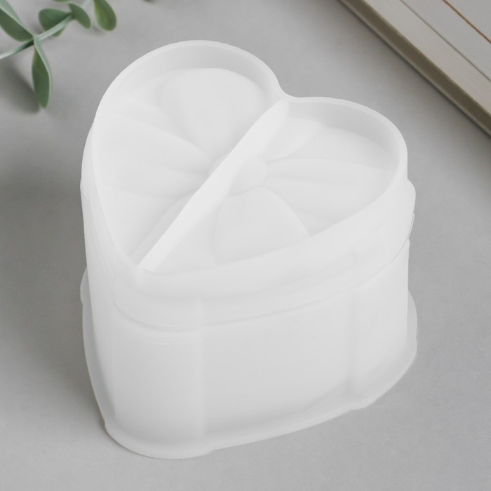 Молд силикон "Шкатулка - бантик сердце" с крышкой 8,4х9,7х6,7 см