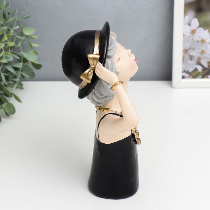 Сувенир полистоун Сувенир полистоун "Девочка в чёрном платье и шляпке, с бусами" 23х9,5х18,5 см