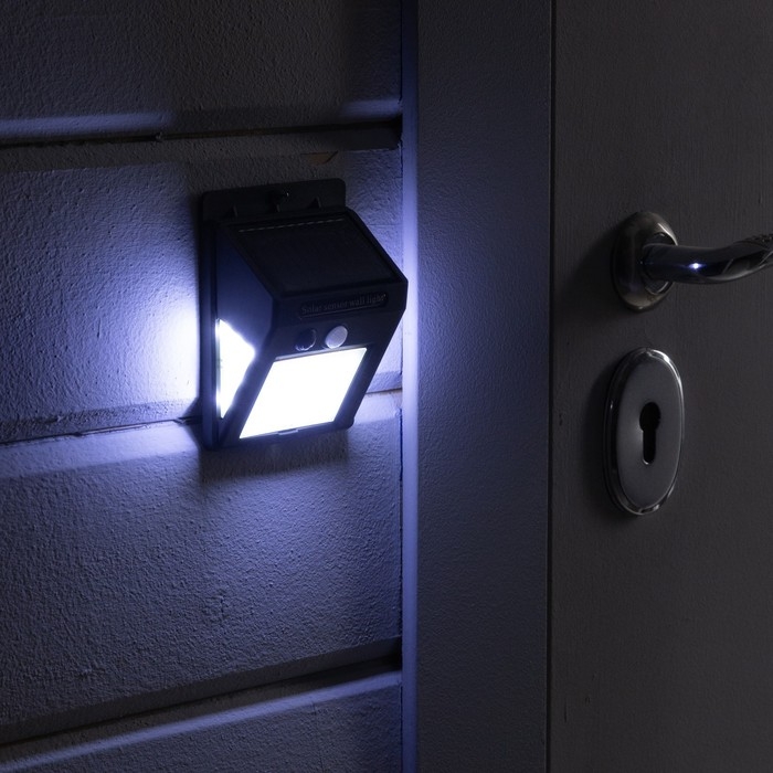 Садовый светильник на солнечной батарее с датчиком движения, накладной, 9.5 × 13 × 5 см, 30 LED, свечение белое Садовый светильник на солнечной батарее с датчиком движения, накладной, 9.5 × 13 × 5 см, 30 LED, свечение белое