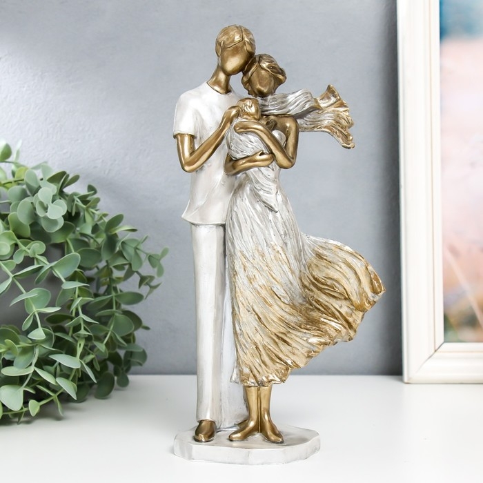 Сувенир полистоун  Сувенир полистоун "Влюблённая пара с младенцем" 8х14х27 см