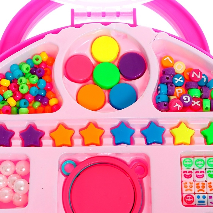 Набор для бисероплетения «Яркие украшения» в чемодане Набор для бисероплетения «Яркие украшения» в чемодане