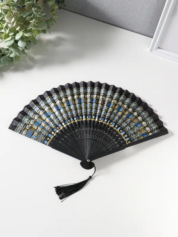 Веер складной с кисточкой &laquo;Греческий орнамент&raquo;, чёрный с золотом, 23 см
