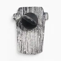 Значок &laquo;Мне нужен кофе&raquo;, бело-зелёный в серебре