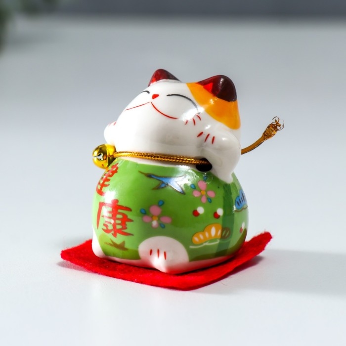 Сувенир керамика Сувенир керамика "Манэки-нэко в костюмчиках на подушечках" 4,5х3,8х4,6 см набор 5 шт