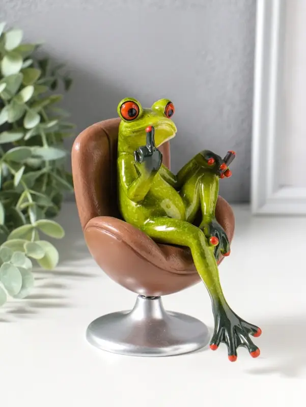 Сувенир полистоун лак "Лягуха показывает средний палец, в кресле" крутится 13х8,7х14 см