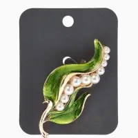 Брошь "Стручок гороха", цвет бело-зелёный в золоте