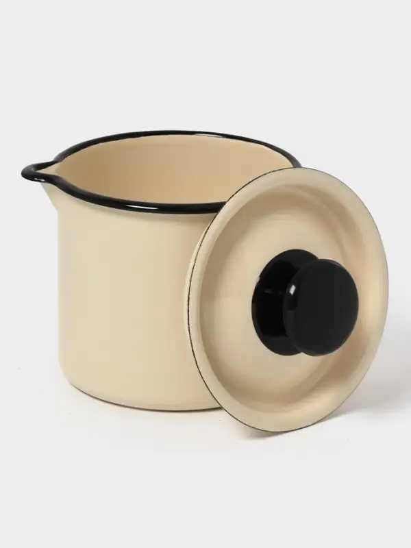 Кружка эмалированная, 1 л, с крышкой и носиком, без декора, слоновая кость