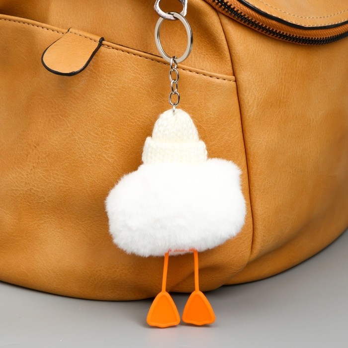 Пушистик на кольце  Пушистик на кольце "Чудик в шапке" белый 8х5х12,5 см