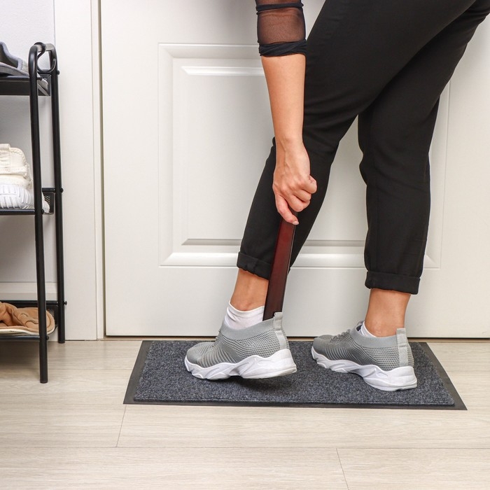 Ложка для обуви Доляна, с петелькой, деревянная, 30×4 см, коричневая Ложка для обуви Доляна, с петелькой, деревянная, 30×4 см, коричневая