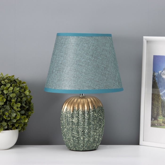 Настольная лампа с абажуром RISALUX «Нике», 1×Е14, 40 Вт, зелёный, 22×22×32 см Настольная лампа с абажуром RISALUX «Нике», 1×Е14, 40 Вт, зелёный, 22×22×32 см