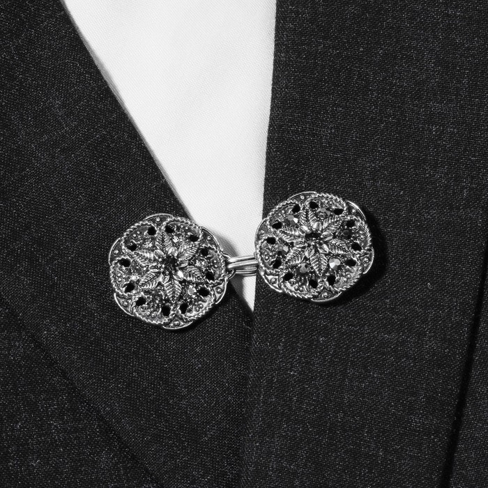 Зажим для кардигана «Цветы», цвет чёрно-серый в чернёном серебре Зажим для кардигана «Цветы», цвет чёрно-серый в чернёном серебре