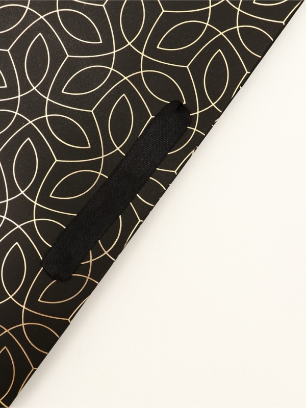 Пакет подарочный вертикальный "Подарок от всего сердца", 26 × 32 × 12 см