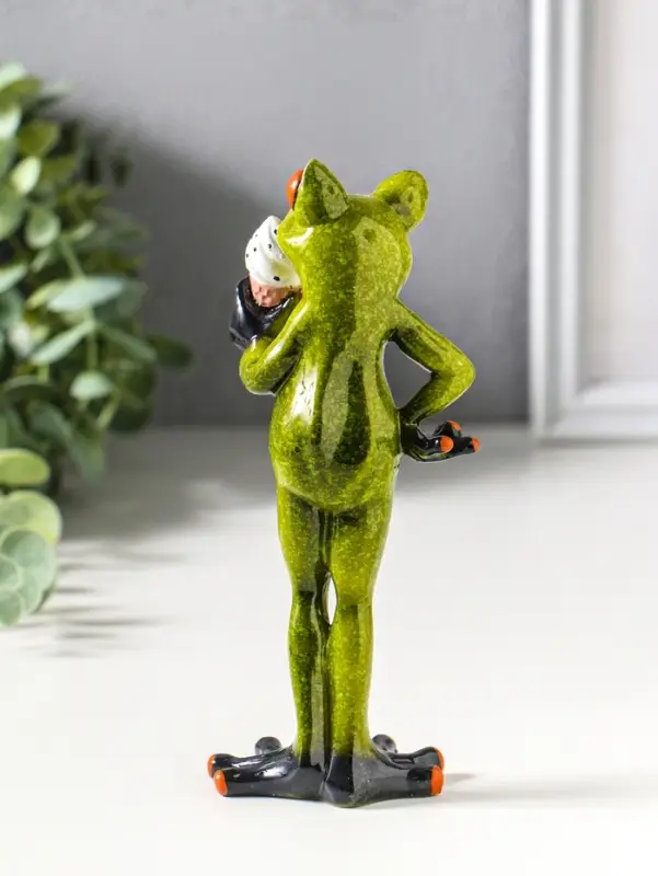 Фигурка полистоун &laquo;Лягуха с рожком мороженного&raquo;, лак, 7&times;6.2&times;16.2 см