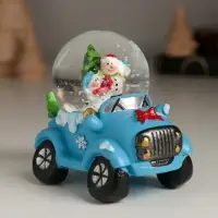 Сувенир полистоун водяной шар "Дед Мороз/Снеговик на джипе" МИКС 7,2х5,8х7 см