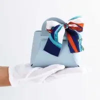 Кожанная подарочная сумочка 13 х12 х 5,5 см голубая