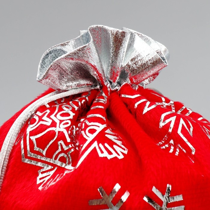 Мешочек подарочный плюш «Спешу к тебе», снежинки, тиснение, 20 х 30 см +/- 1.5 см Мешочек подарочный плюш «Спешу к тебе», снежинки, тиснение, 20 х 30 см +/- 1.5 см