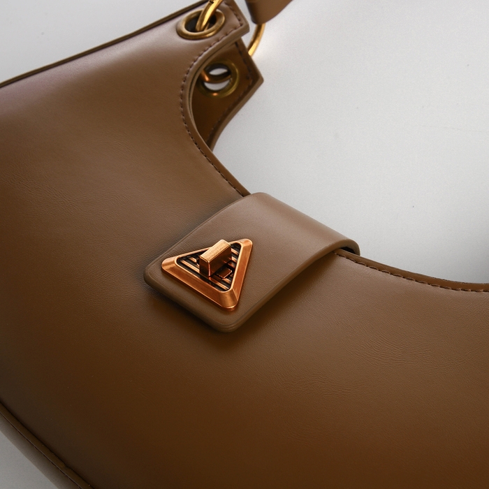 Сумка женская багет на молнии TEXTURA, средний размер, цвет коричневый Сумка женская багет на молнии TEXTURA, средний размер, цвет коричневый