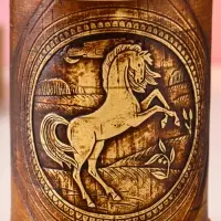 Туес "Конь вороной" d8, высота с хватком 15,5см, береста Туес "Конь вороной" d8, высота с хватком 15,5см, береста