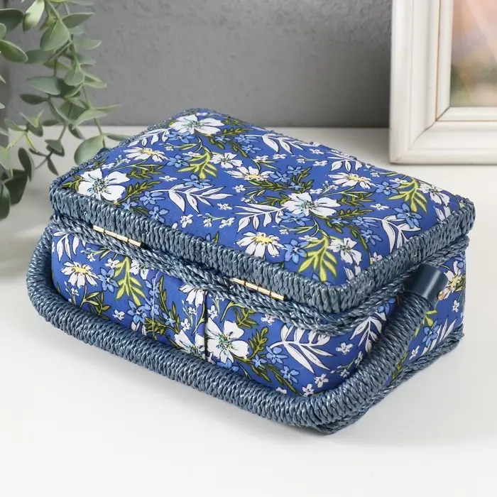 Шкатулка для рукоделия и шитья &laquo;Полевые цветы на синем&raquo;, хранение ниток, иголок, мелочи, 18&times;12&times;9.5 см