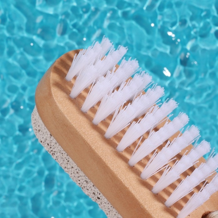 Пемза для педикюра с щёткой, с подвесом, искусственная щетина, 9,5 × 4 см, в коробке, цвет коричневый Пемза для педикюра с щёткой, с подвесом, искусственная щетина, 9,5 × 4 см, в коробке, цвет коричневый