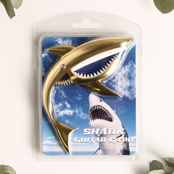 Каподастр для гитары Music Life Акула, золотой Каподастр для гитары Music Life Акула, золотой