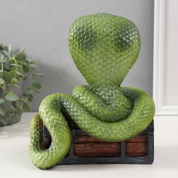 Копилка Копилка"КОБРА НА СУНДУКЕ "  20 х 17 х 12 см.