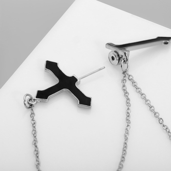 Серьга «Кафф» готический крест, цвет чёрный в серебре