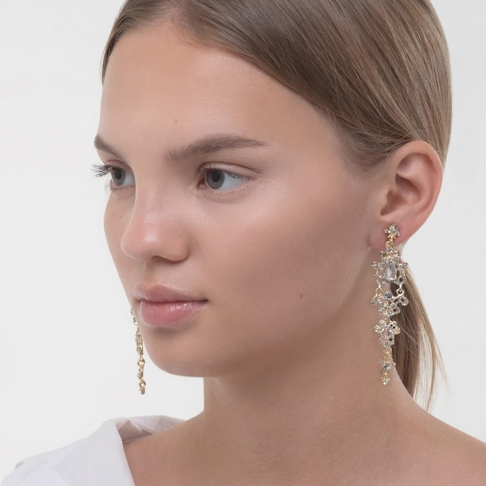 Клипсы «Ажур» капли с завитками, цвет белый в золоте Клипсы «Ажур» капли с завитками, цвет белый в золоте