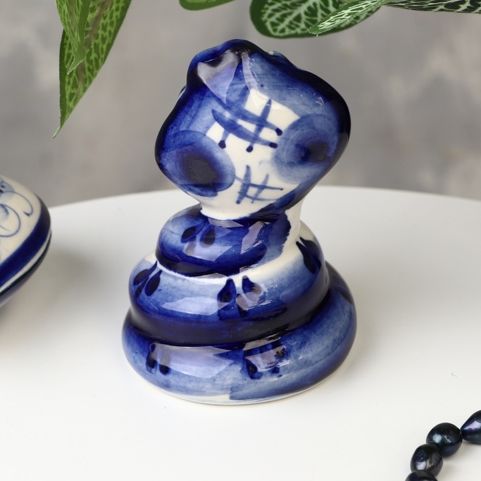 Сувенир символ года «Змея Милена», гжель, 10х6.5 см Сувенир символ года «Змея Милена», гжель, 10х6.5 см