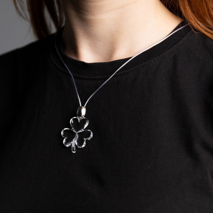 Светодиодный кулон «Клевер» 60 см, батарейки, свечение мульти (RGB) Светодиодный кулон «Клевер» 60 см, батарейки, свечение мульти (RGB)