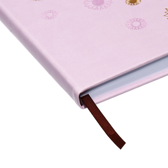 Ежедневник недатированный, А5, 140л, клетка, обл.кожзам, с хлястиком, Цветы, сиреневый Ежедневник недатированный, А5, 140л, клетка, обл.кожзам, с хлястиком, Цветы, сиреневый