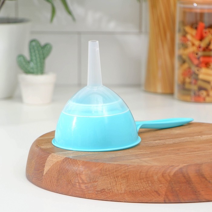 Воронка-сито пластиковая «Комбо», 22×10×11,5 см, цвет МИКС Воронка-сито пластиковая «Комбо», 22×10×11,5 см, цвет МИКС