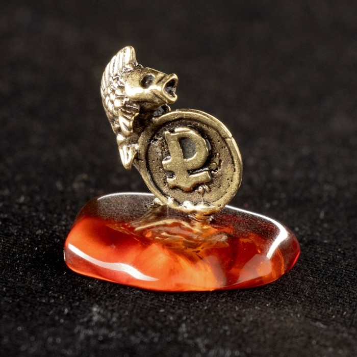 Сувенир Сувенир "Карась с рублём", латунь, янтарь, 2,5х2,5 см