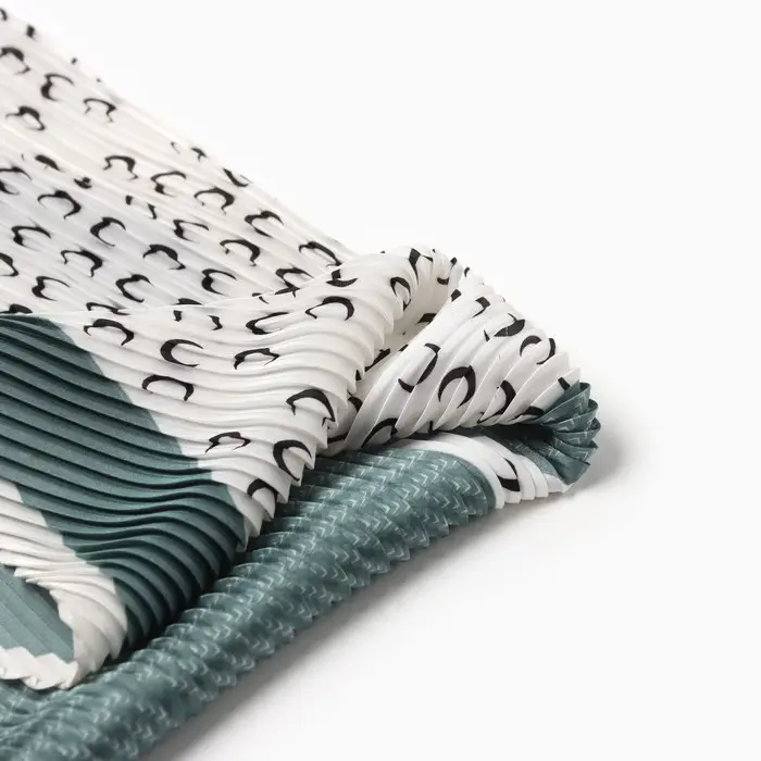 Плиссированный женский платок MINAKU, 70*70, цв.зелёный Плиссированный женский платок MINAKU, 70*70, цв.зелёный