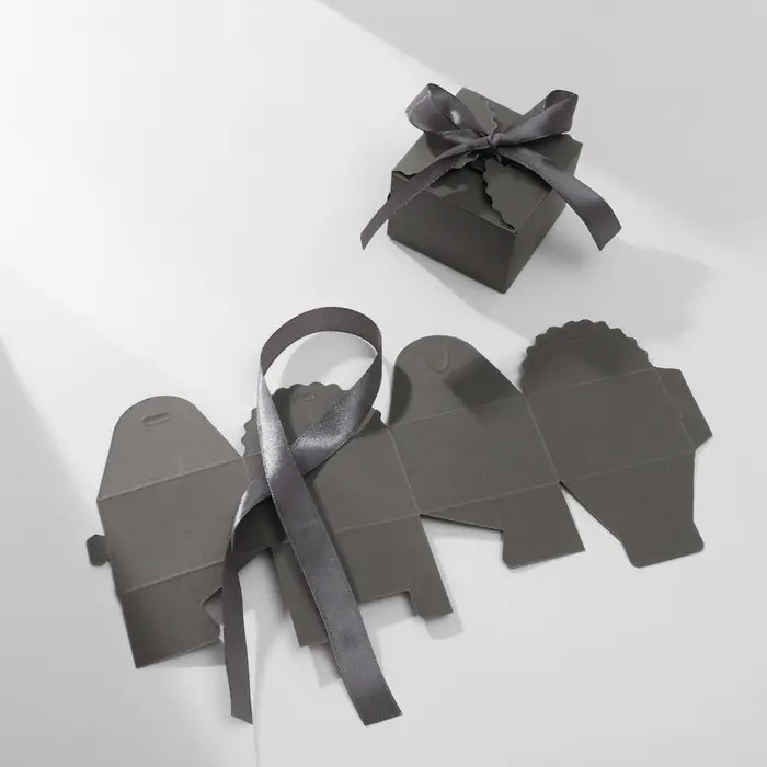 Коробочка подарочная складная «Сюрприз» 6×6×4.5, серый