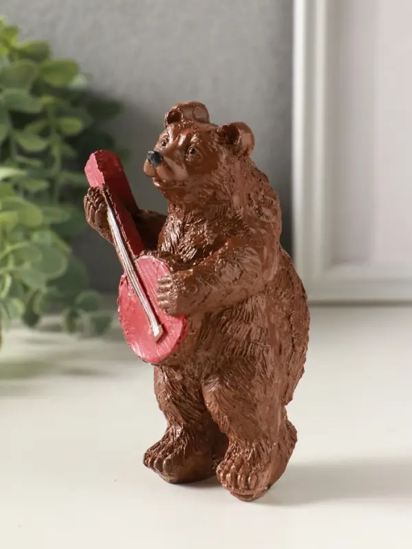 Статуэтка "Медведь с домрой" 11х7 см, коричневый