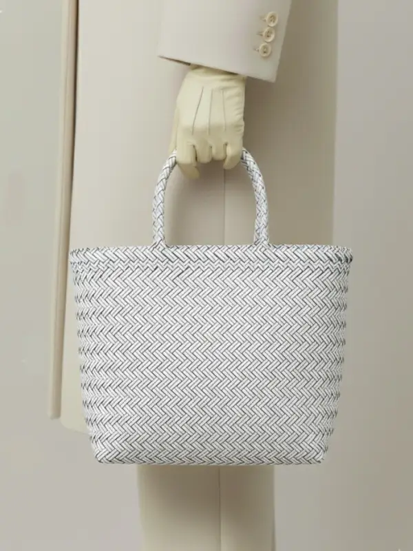 Сумка плетёная, 30&times;15&times;35 см, пластик, белая с чёрным