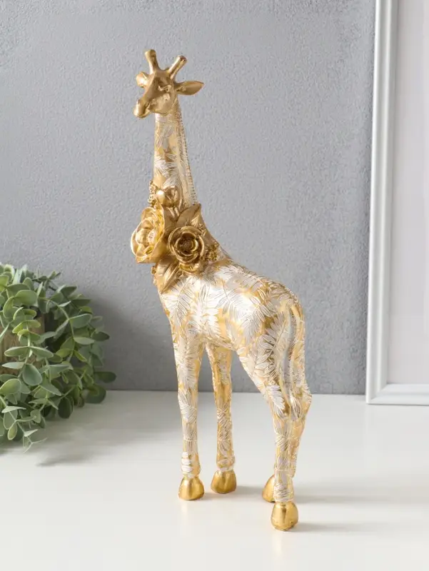 Сувенир полистоун "Жираф с листьями и цветами" бело-золотой 17,3х8,3х35,5 см