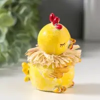 Сувенир полистоун "Жёлтый цыплёнок с соломенным венком" 7х7х8 см