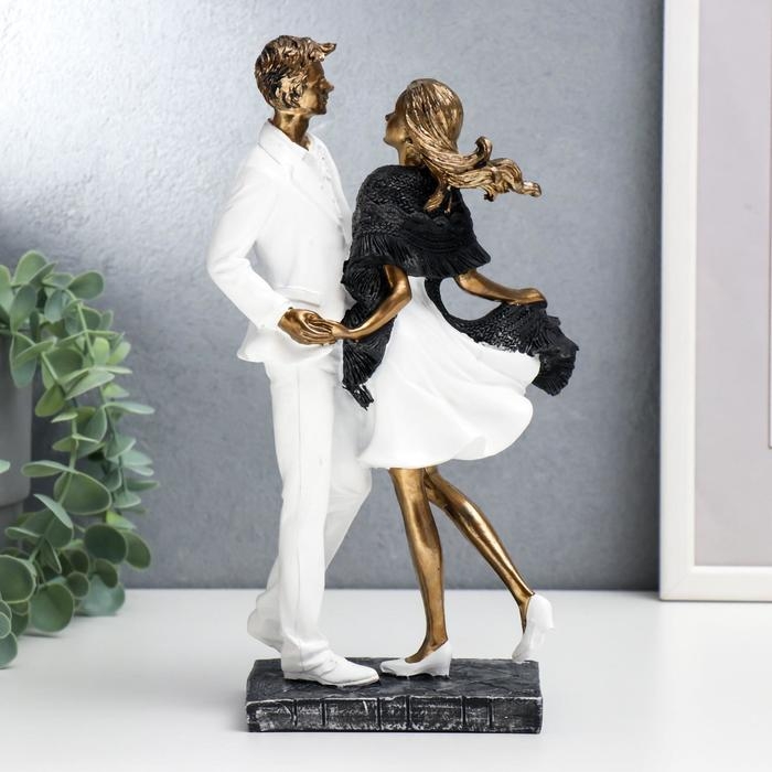 Сувенир полистоун Сувенир полистоун "Влюблённые в белой одежде, с палантином" 25х10х13 см