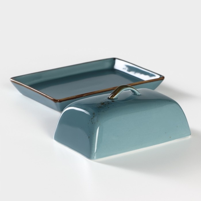 Маслёнка фарфоровая Magistro «Церера», 18×12 см, цвет голубой Маслёнка фарфоровая Magistro «Церера», 18×12 см, цвет голубой