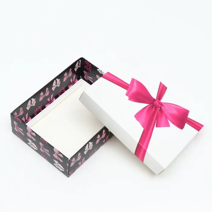 Подарочная коробка «Бантики», 16.5×12.5×5.2 см Подарочная коробка «Бантики», 16.5×12.5×5.2 см
